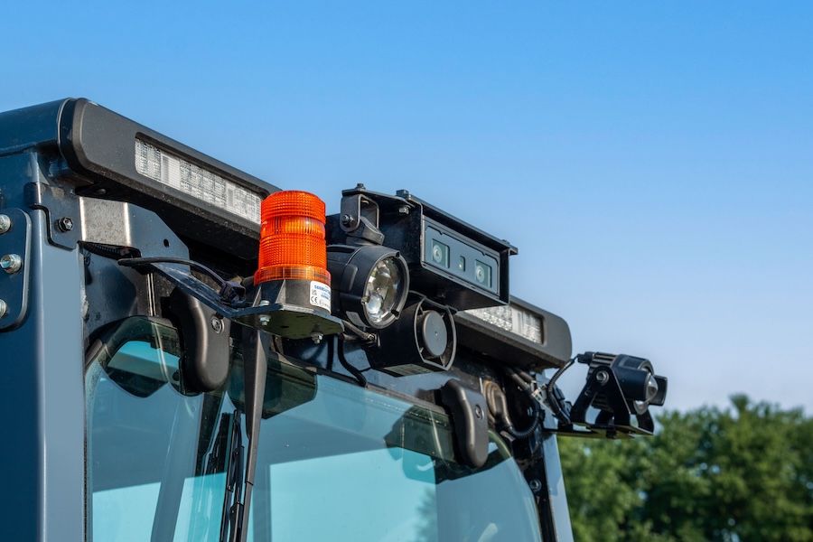 Integrated Mid and Large Electric Pneumatic_Close-Up_Rear Lights